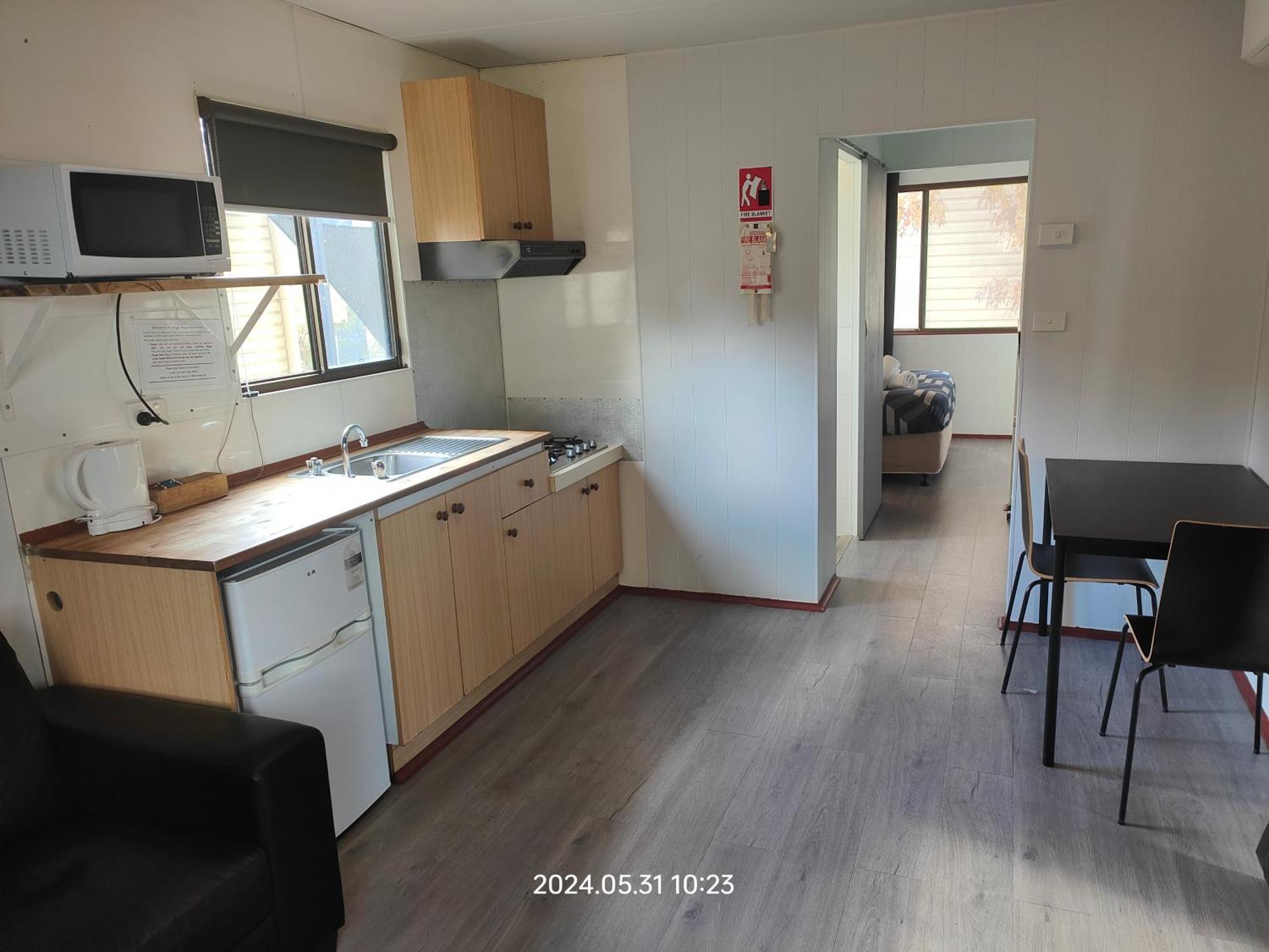 Wagga Wagga Tourist Park Hotel Room photo