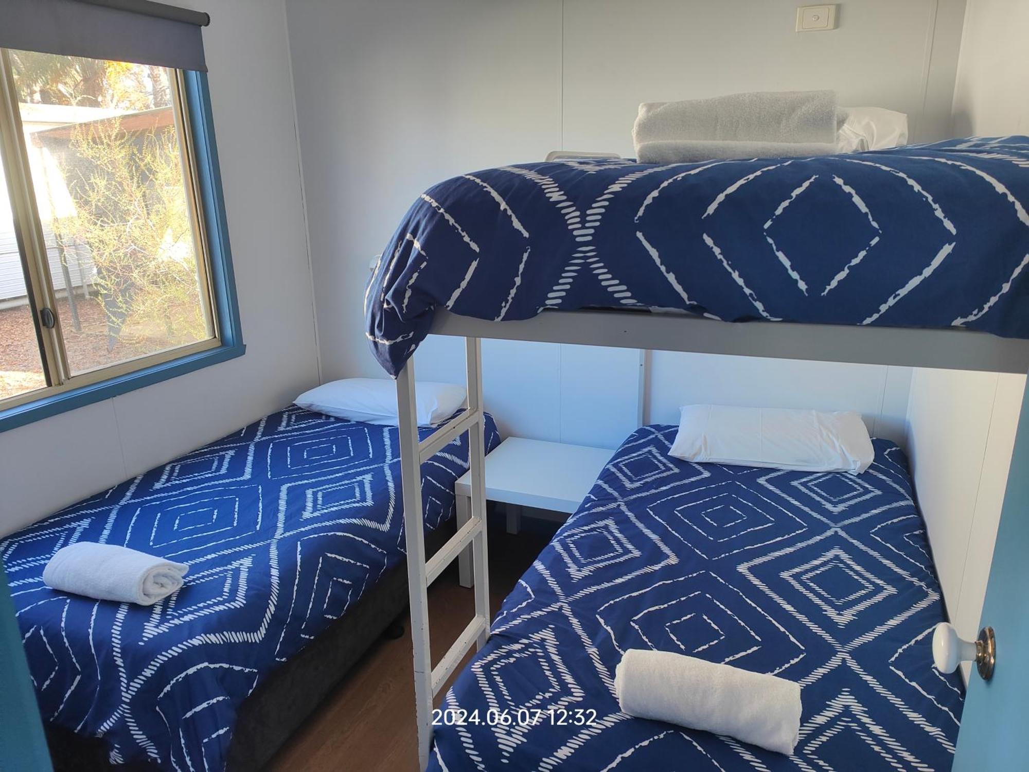 Wagga Wagga Tourist Park Hotel Room photo